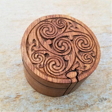 Hand Carved Love Knot - TK02