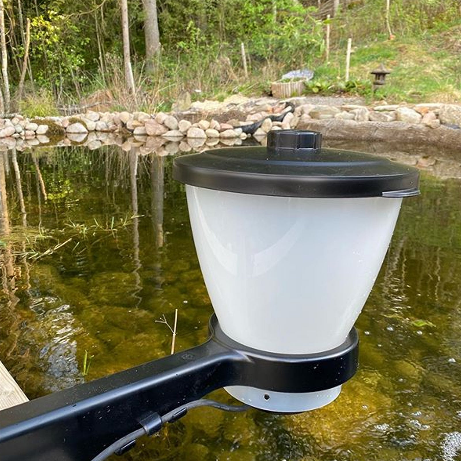 automatic fish feeder pond