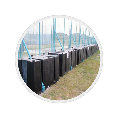 hoarding-panel-brace-arm-steel-temporary-fencing-support-large-water-filled-rota-block-ballast-multi-connecting-heras-metal-fence-support-freestanding-black-plastic-heavy-duty-durable-versatile-portable-industrial-mdpe-wind-resistant-road-works-events-construction