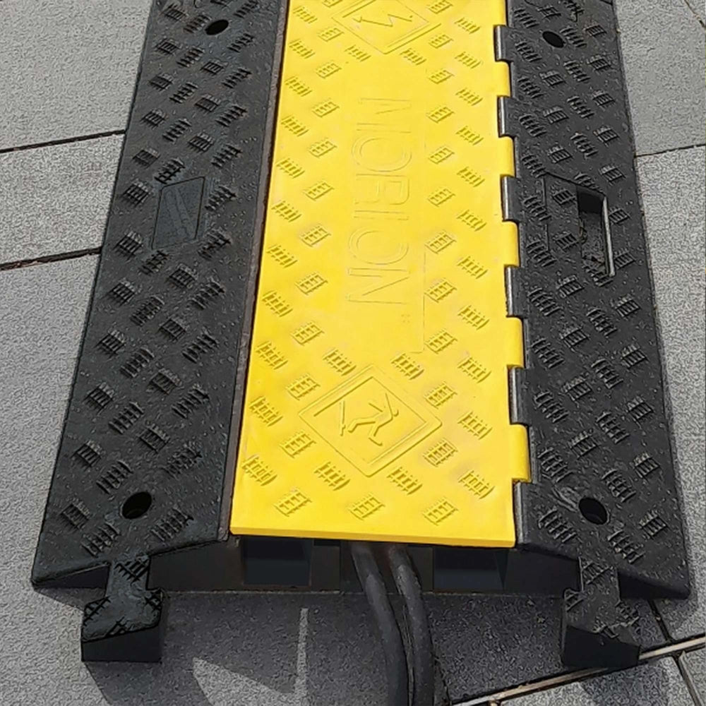 Rubber-hose-ramp-Cable-ramp-Protector-Heavy-duty-Outdoor-Durable-Flexible-Driveway-Garage-Parking-lot-wires-outdoor-hgv-roadworks