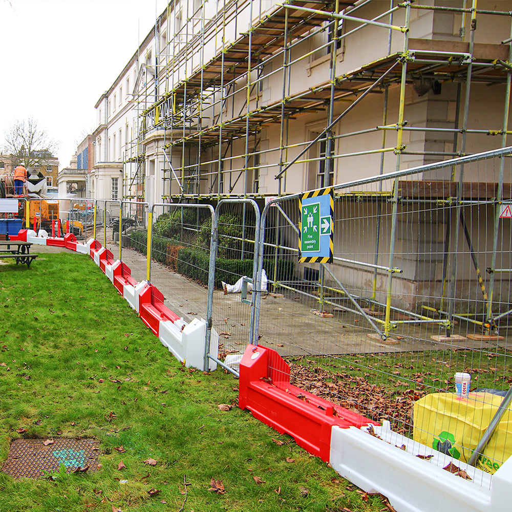 Water-filled-barriers-Slot-block-3.5-metre-Road-safety-Traffic-Pedestrian-Construction-Site-Flood-control-Temporary-Rental-services-Modular-Interlocking-High-visibility-Heavy-duty-industrial