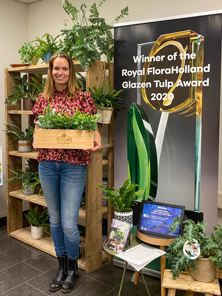 Kelly met de Royal Flora Holland Glazen Tulp Award