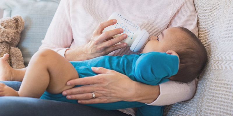 baby formula feeding