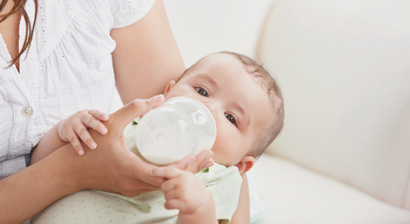 baby formula feeding