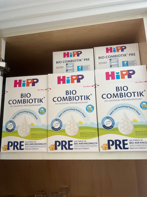 Boxes of Holle Bio formula with a blue thank you card on top.