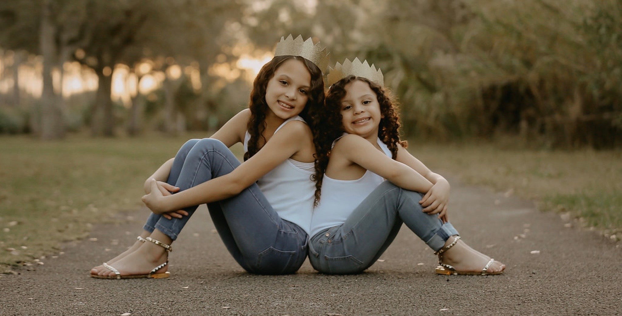 Queens and Princess Campaign - Aria Kids. BIG SISTER AND LITTLE SISTER MATCHING SANDALS 