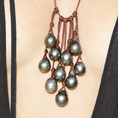 Trésors de St Barth - Black Tahitian pearls necklace from St Barth island !