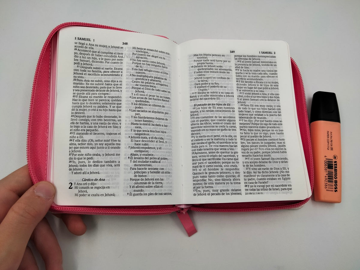 Biblia Reina Valera 1960 bolsillo i/piel madera con pétalos, con cierre,  fantasía.