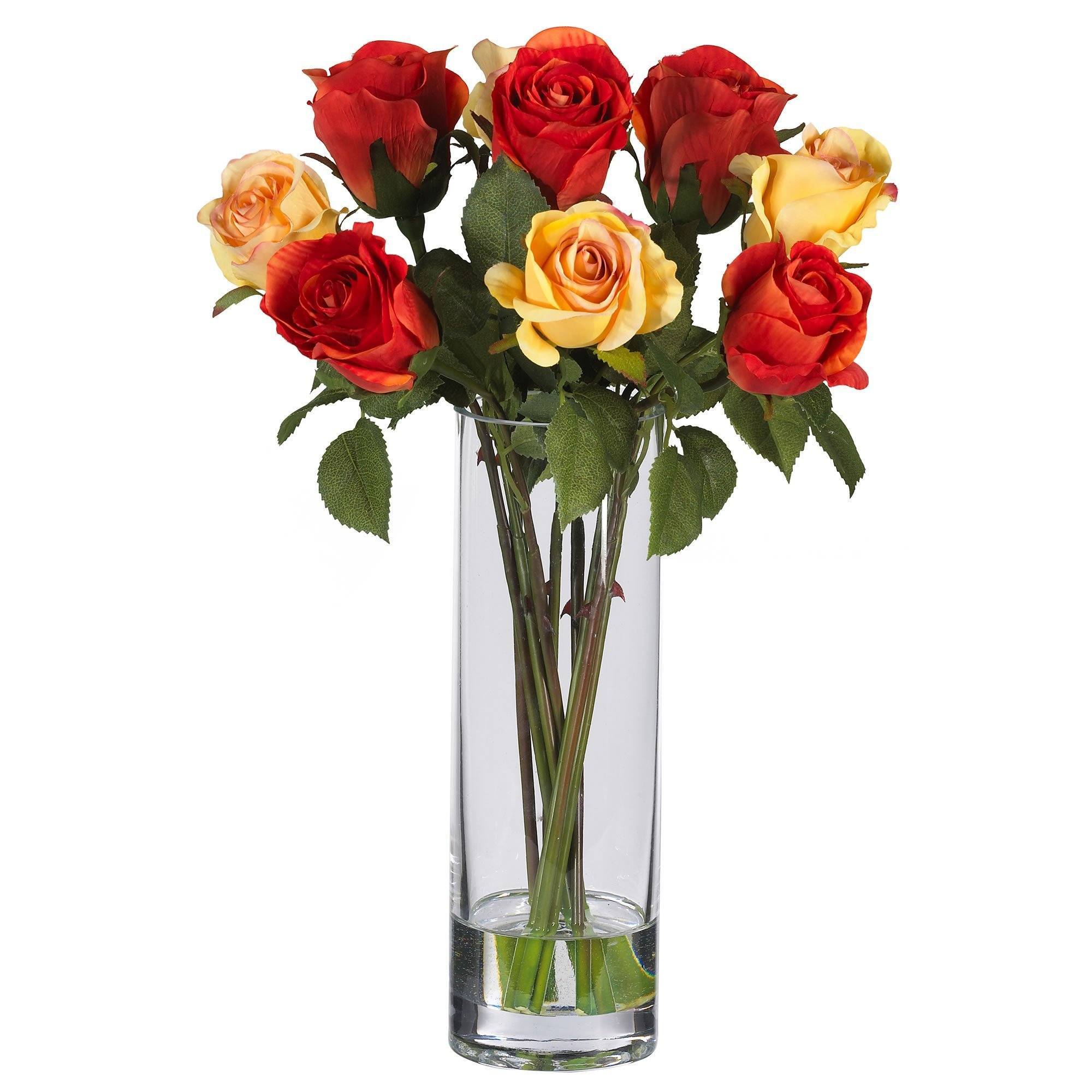Свежие розы в вазе