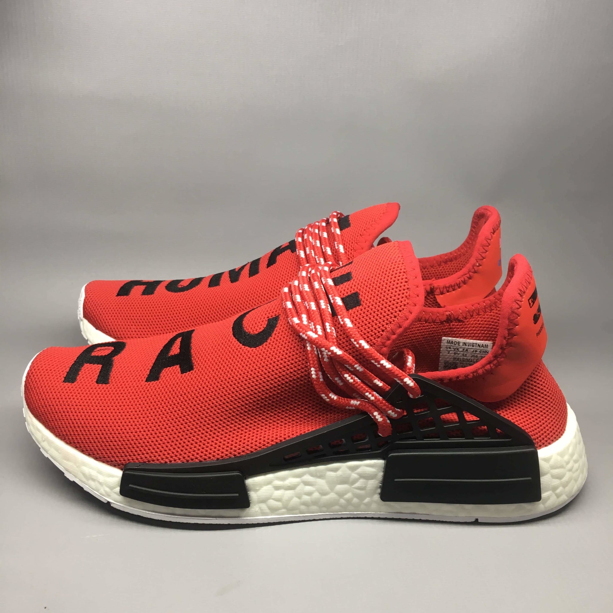 chaussures human race