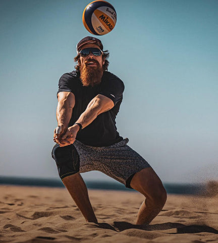 Sam Pedlow playing beach volleyball in GenuTrain Knee Brace