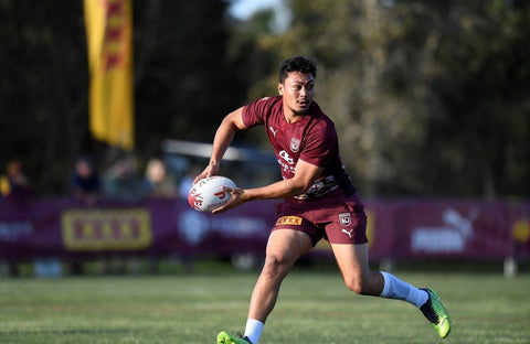 Rugby player about to make a pass. He's wearing a calf compression sleeve