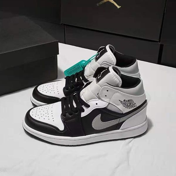 Nike casual flats sneakers Jordan 1 flagship