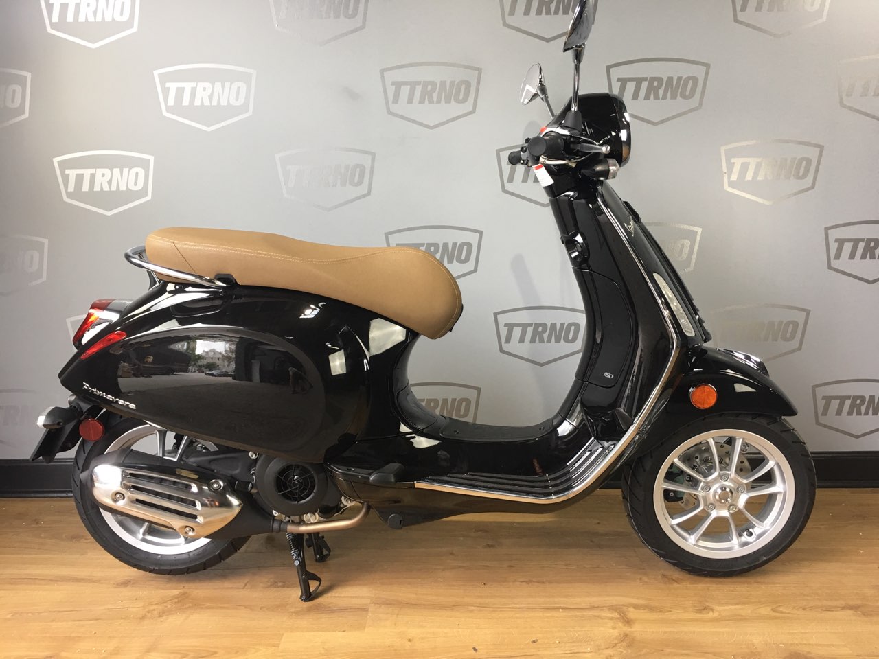 2019 Vespa Primavera 150 Volcano Black