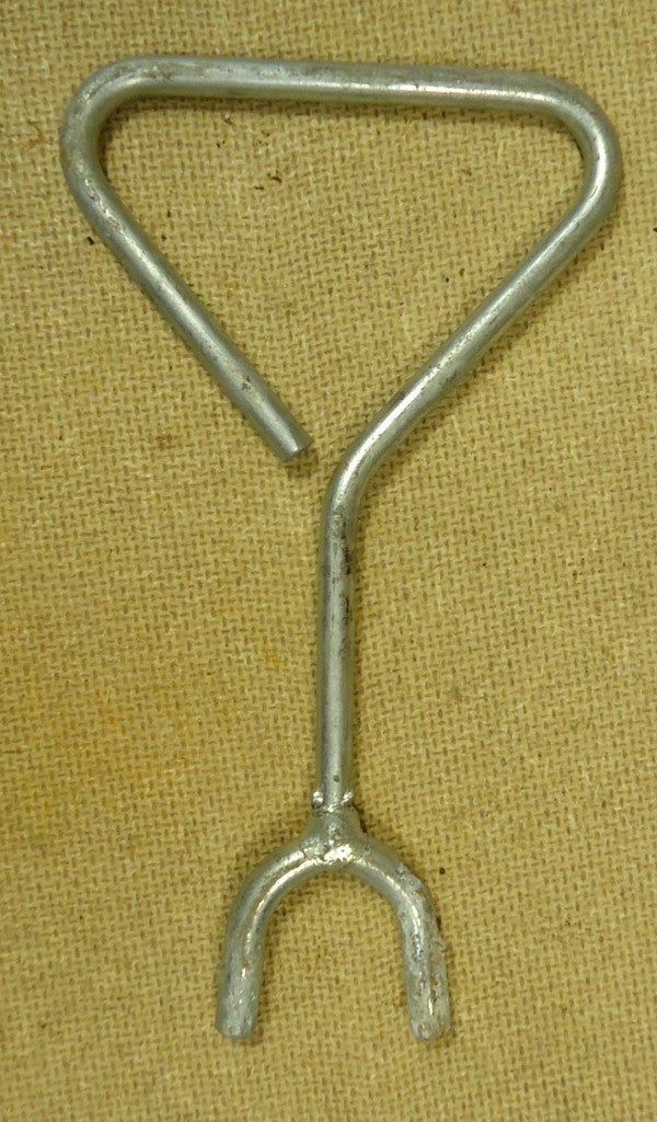 Hand Tool 7in x 4in x 1 1/4in x 1/4in Metal -- Used