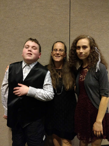 niña y familia en gala de gala