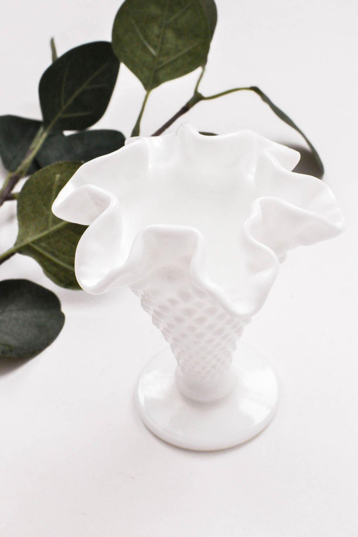 White Hobnail Ruffle Vase