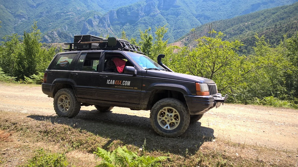 Luggage rack on off-road rig