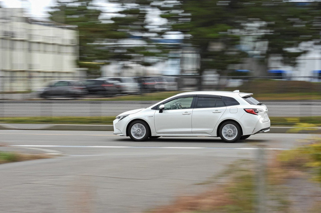 White 2007 Toyota Corolla driver's side