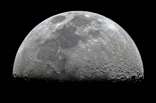 Image of the Moon taken with Vixen SD115S Refractor Telescope