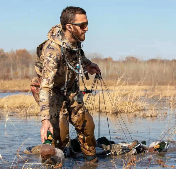 Leupold Packout - Matte Tortoise, Blue Mirror Eyewear Lifestyle Photo