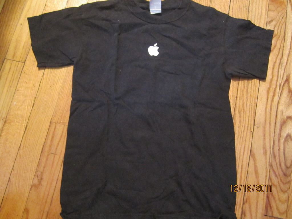 Black apple clearance t shirt