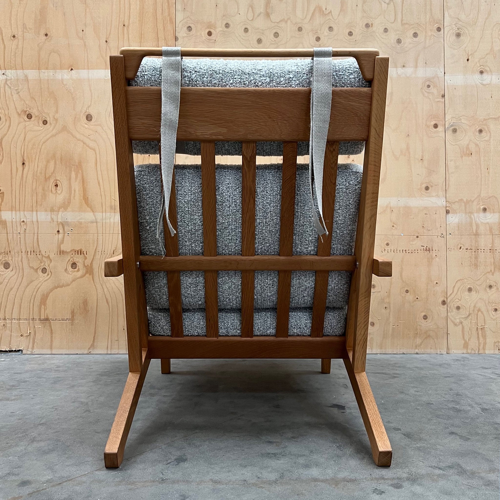 Hans J. Wegner Pair of Easy Chairs – modernlink