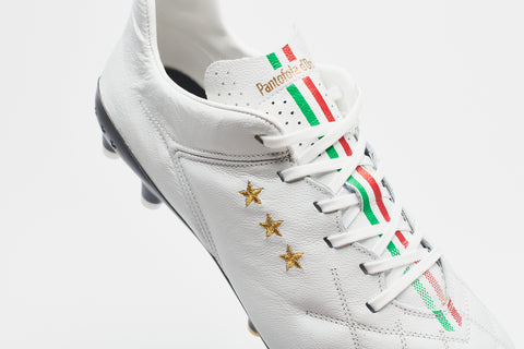 Top view of the Italian flag running down the middle of Pantofola d'Oro's Superleggera Leather Football Boots