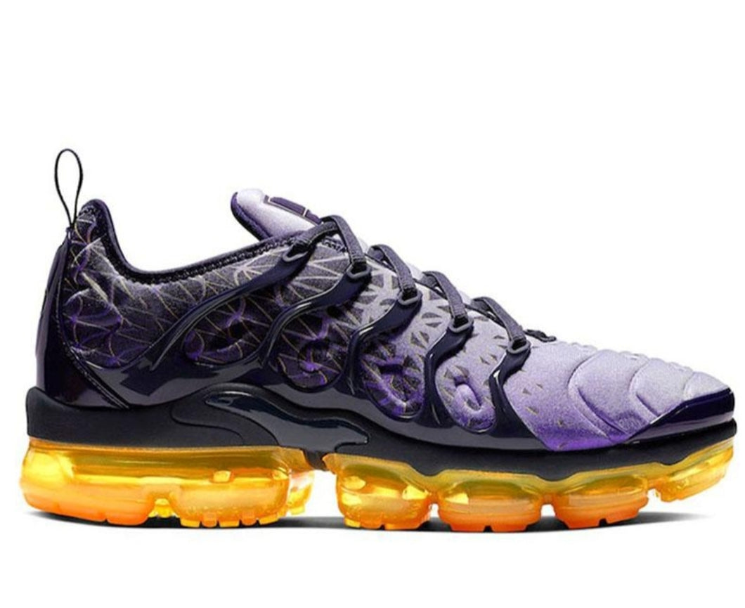 vapormax plus blancas y naranjas