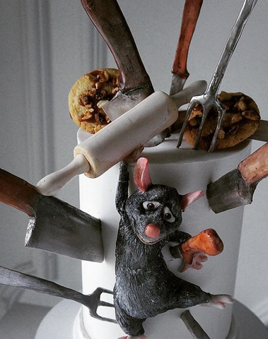 MY BAKER Top 25 Inspirational Baker Awards - @elena_gnut_cake - Remy the rat dodges a bundle of dangerous kitchen utensils when he is caught in the kitchen