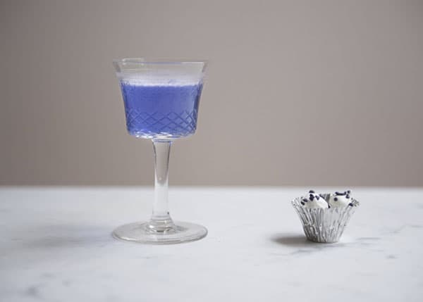 violet gin and tonic