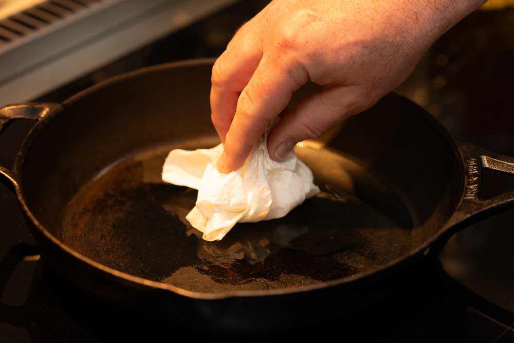 wiping oil in cast iron pan