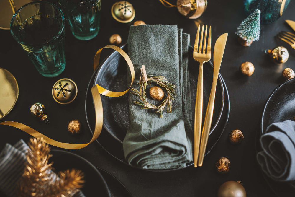 black and gold Christmas table settings