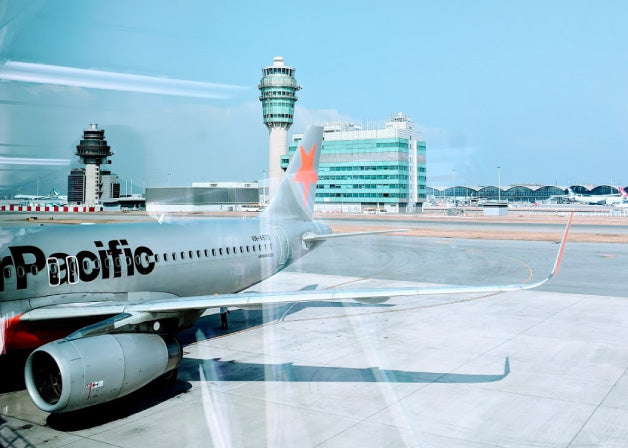 Traveling through the airport, photo by Distil