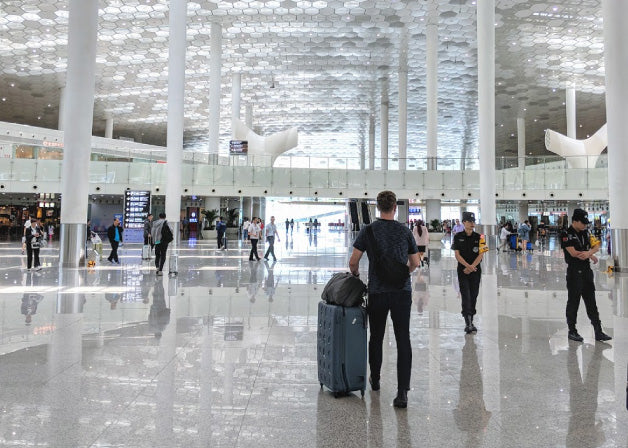 Nate, co-founder of Distil Union rolls through the Shenzhen Bao'an Airport