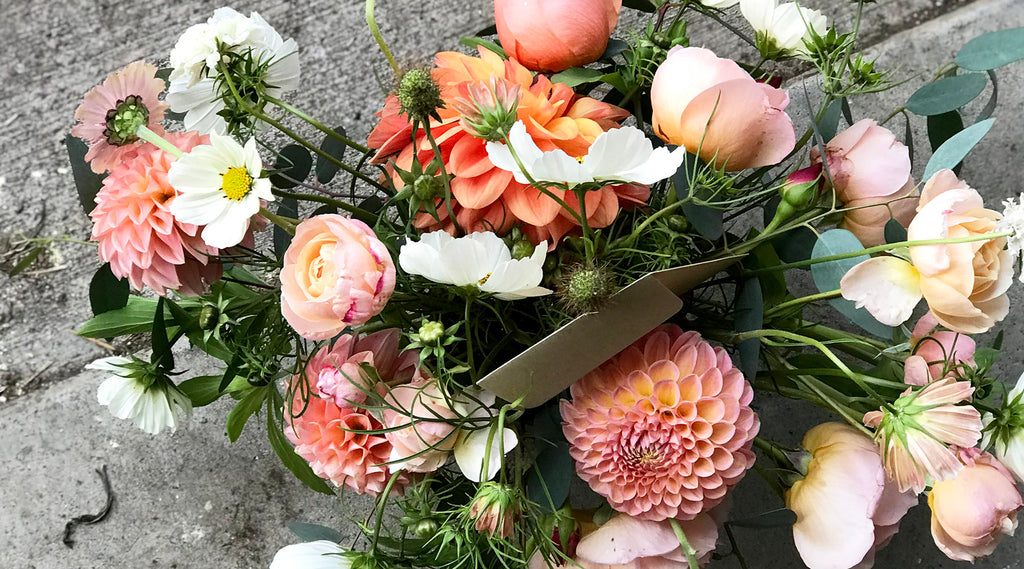 Subscription Bouquets for seasonal flowers from my garden to your doorstep - free delivery