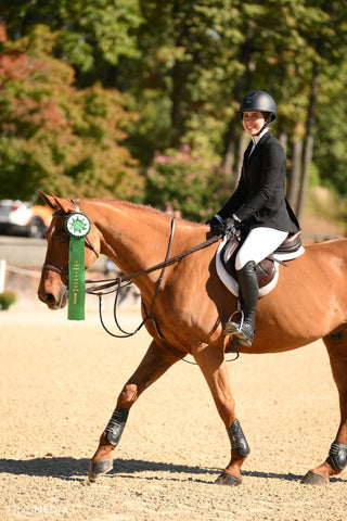 Avery riding a horse to sixth place at the USET Talent Search Finals East.