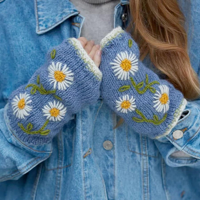 Daisy Jacaranda Handwarmer