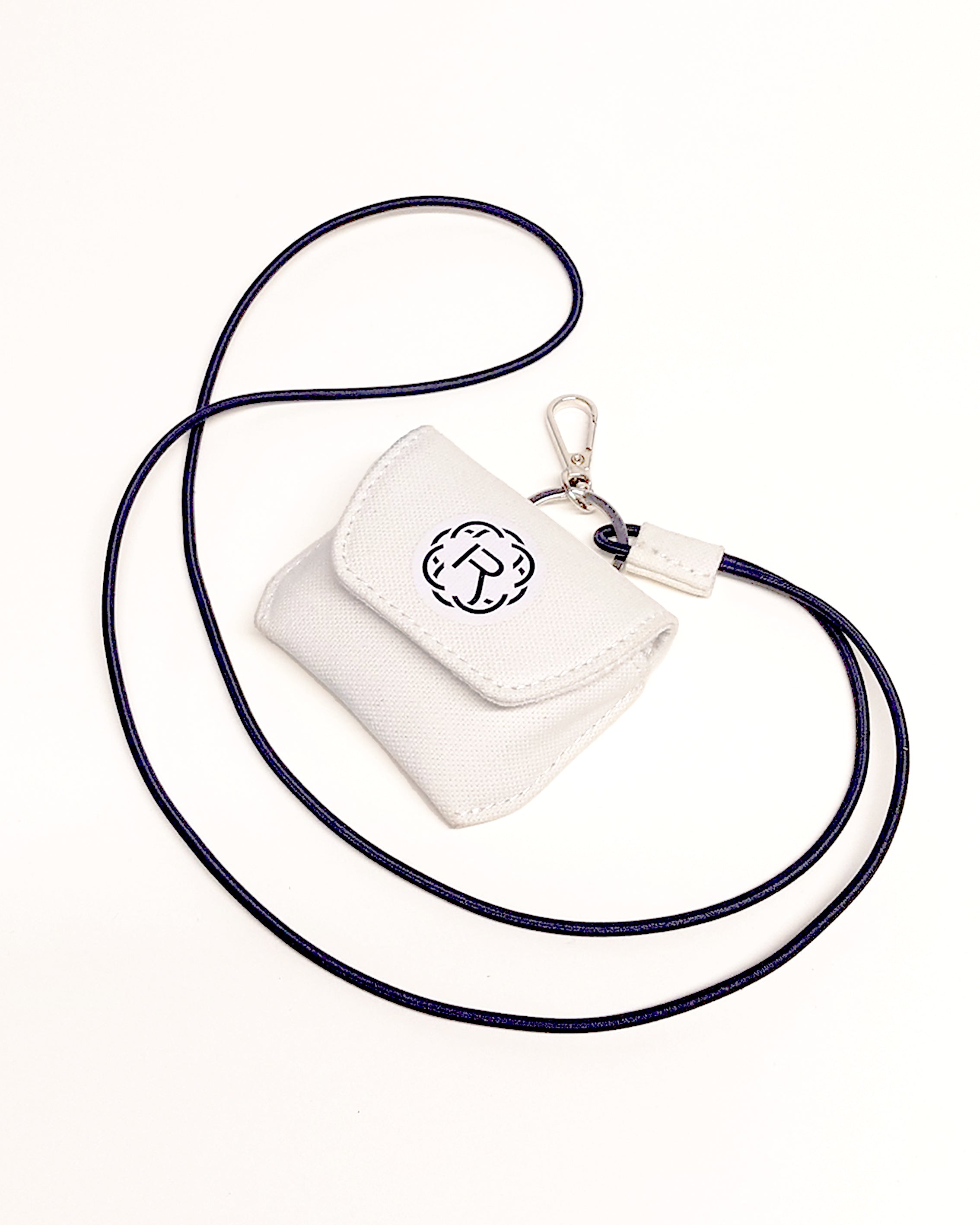 trc_airpod_side_strap_white.jpg__PID:1e54faad-b607-4a3f-bb1d-1570f5875a1e