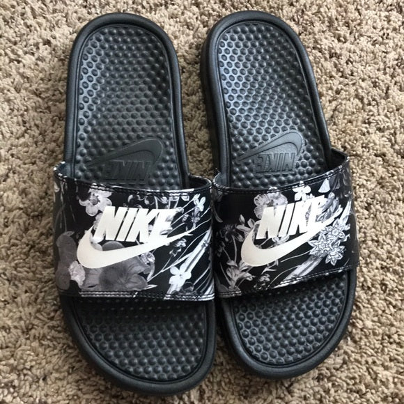 nike women's benassi slide