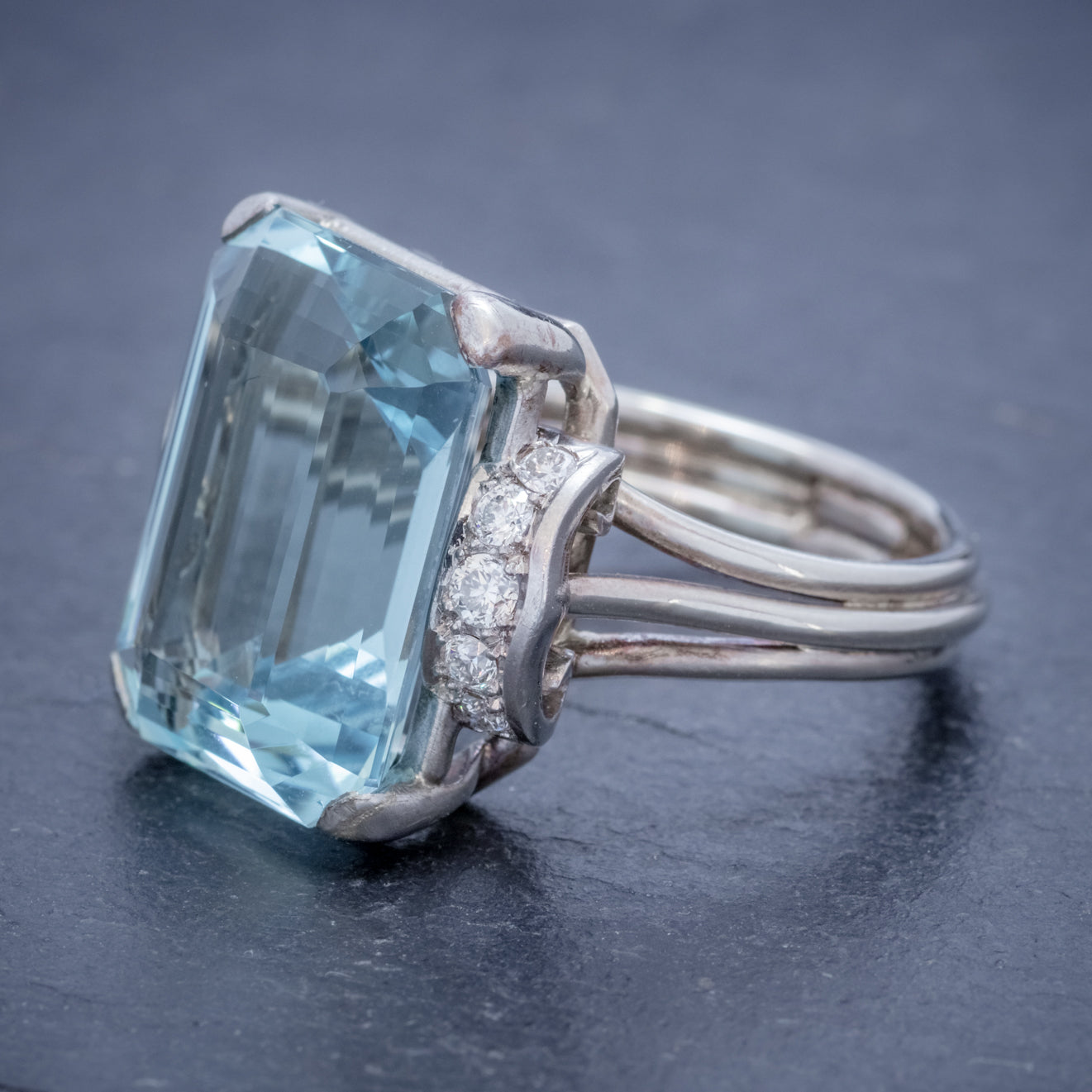 aquamarine ring white gold