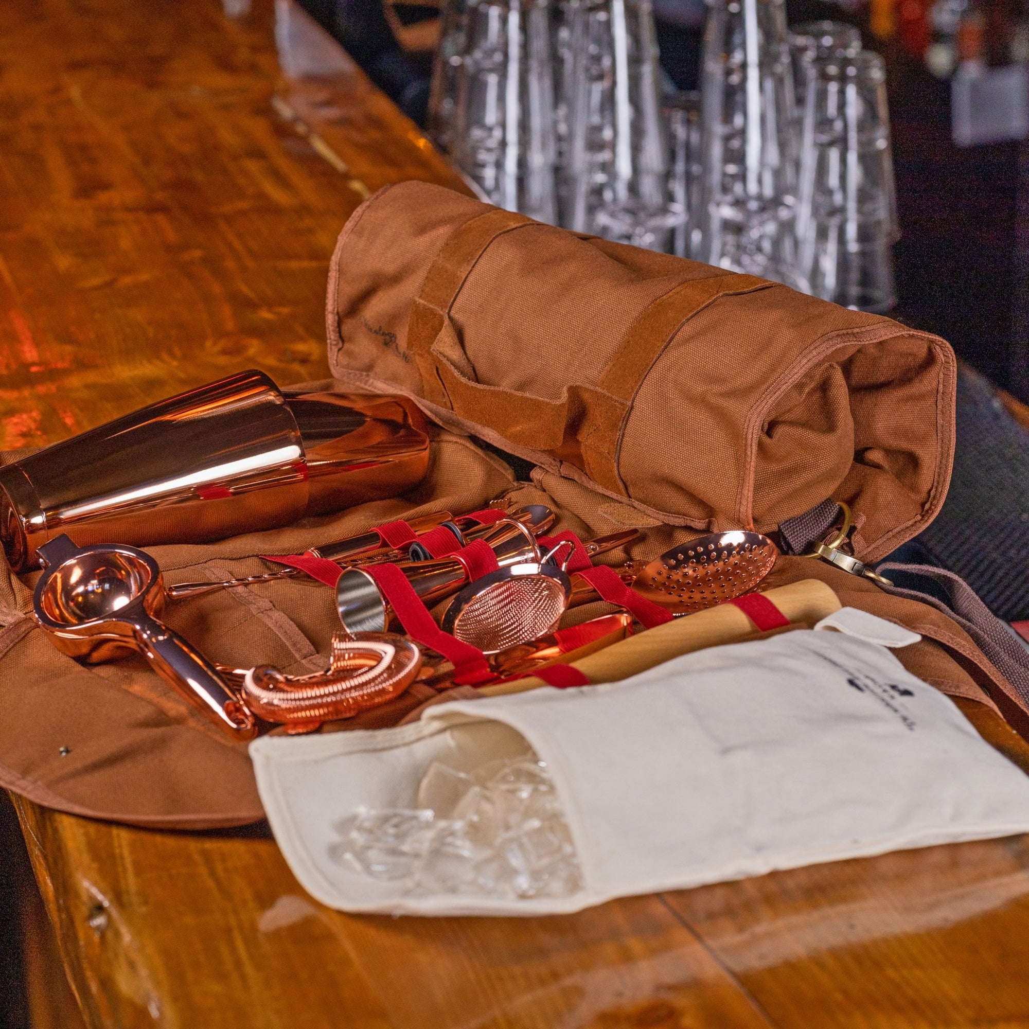 aberdeen oak travel bartender kit