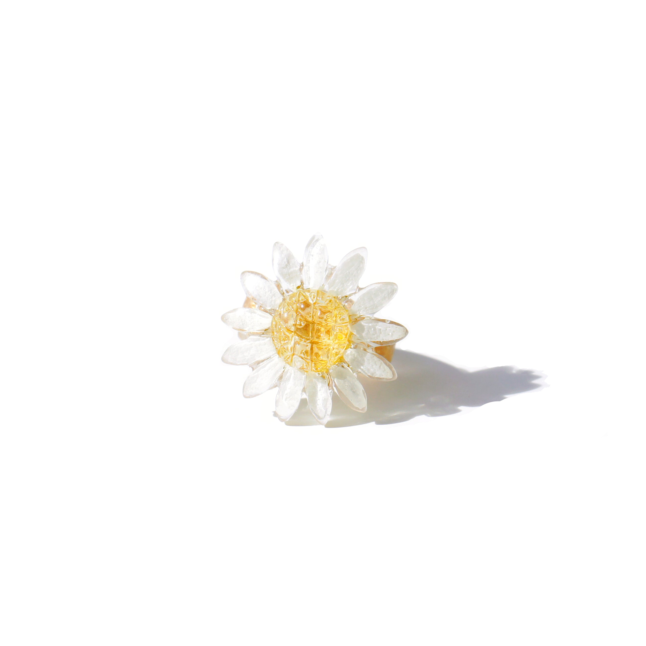 Real Flower Reborn White Daisy Ring I Mmany London