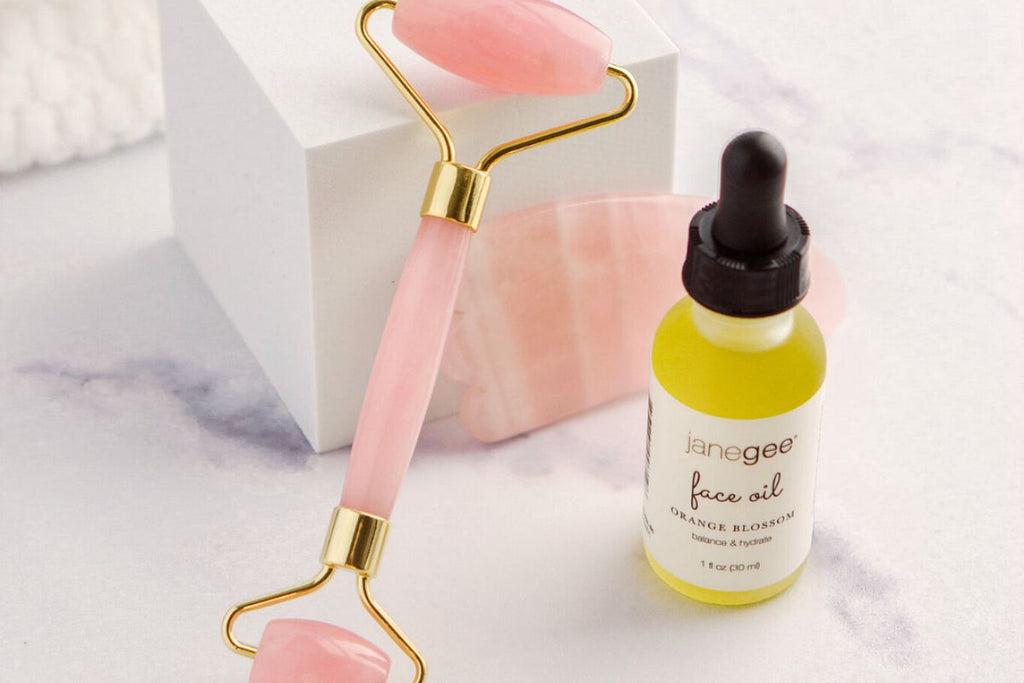 Facial Roller, Gua Sha, & janegee Face Oil