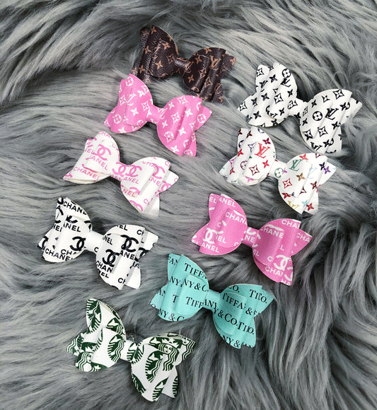 Making cute bow straw toppers 🤗 #bows #strawtopper #pinkbow #glittert
