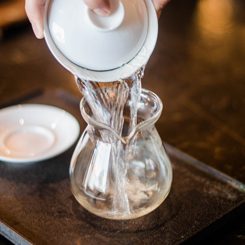 gaiwan pouring into pitcher