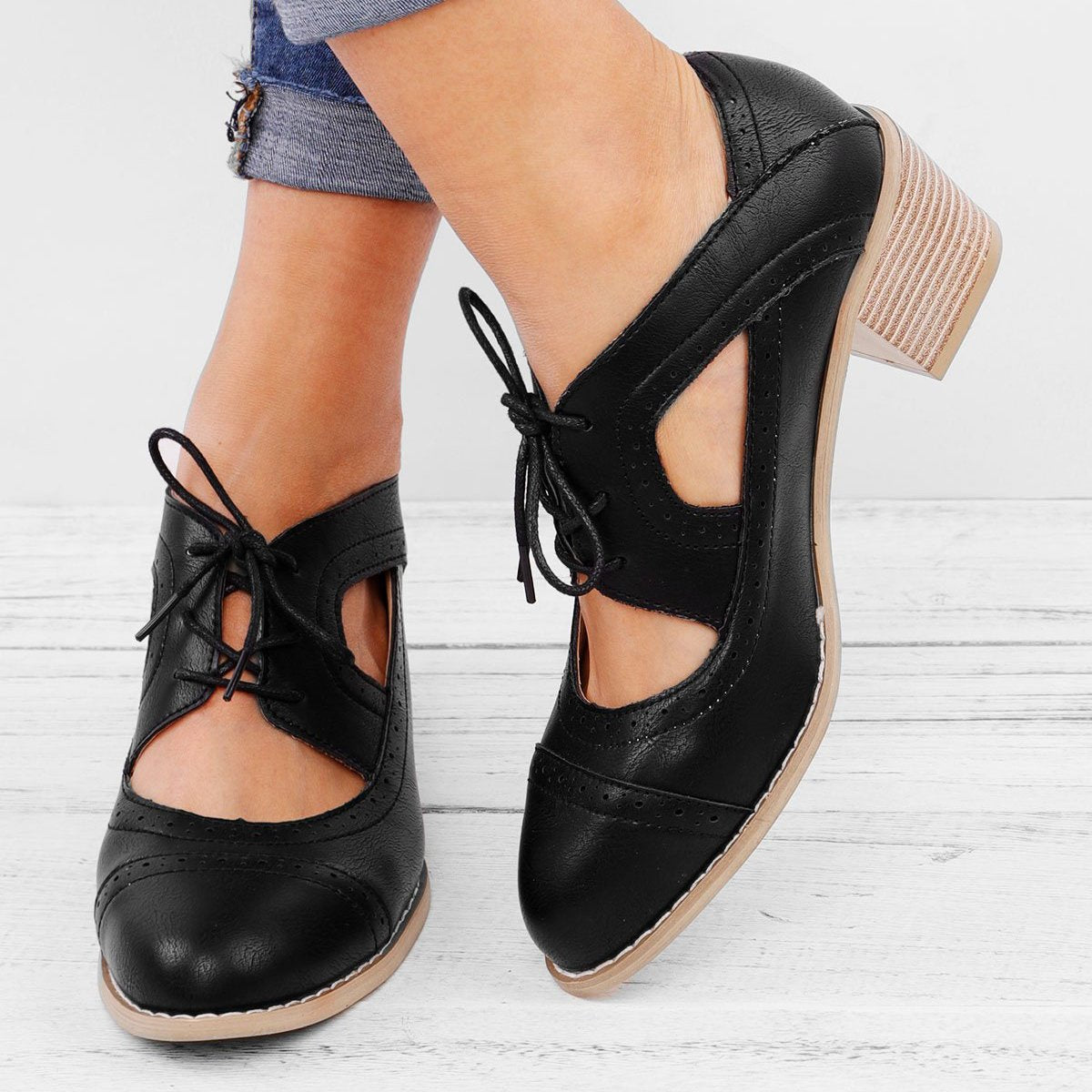 Cutout Lace-up Low Heel Oxford Shoes 