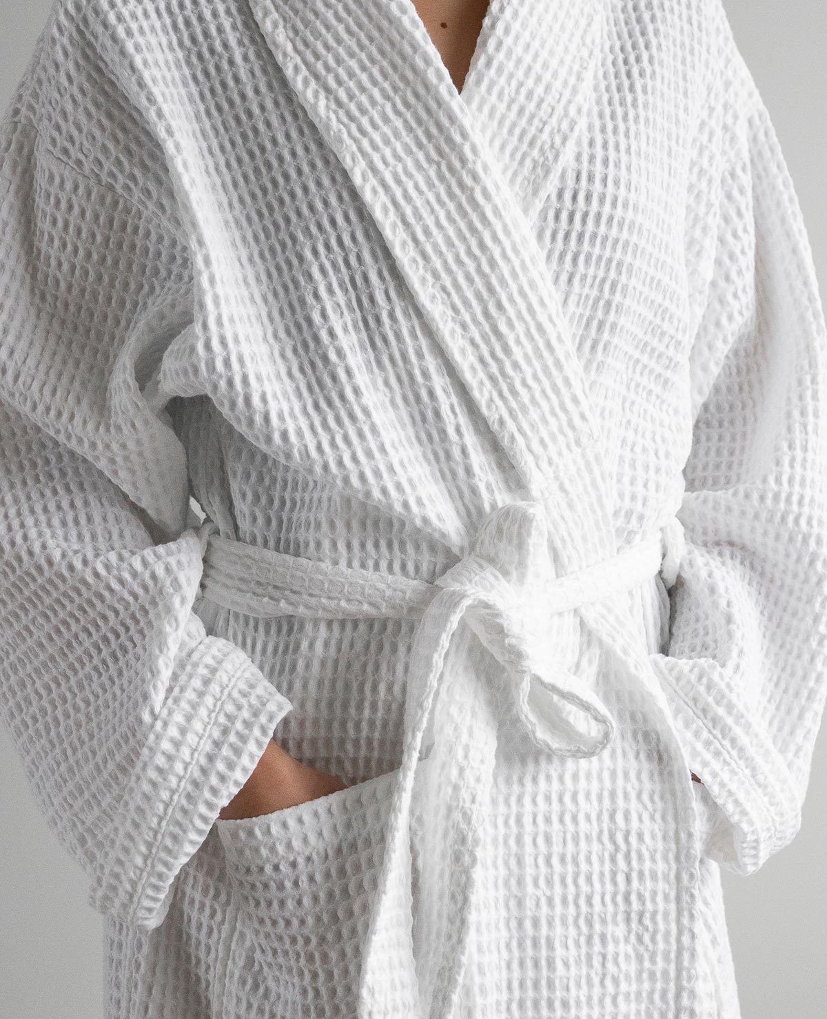 https://cdn.shopify.com/s/files/1/0114/2302/products/Waffle-Robe-White-3.jpg?v=1543860511