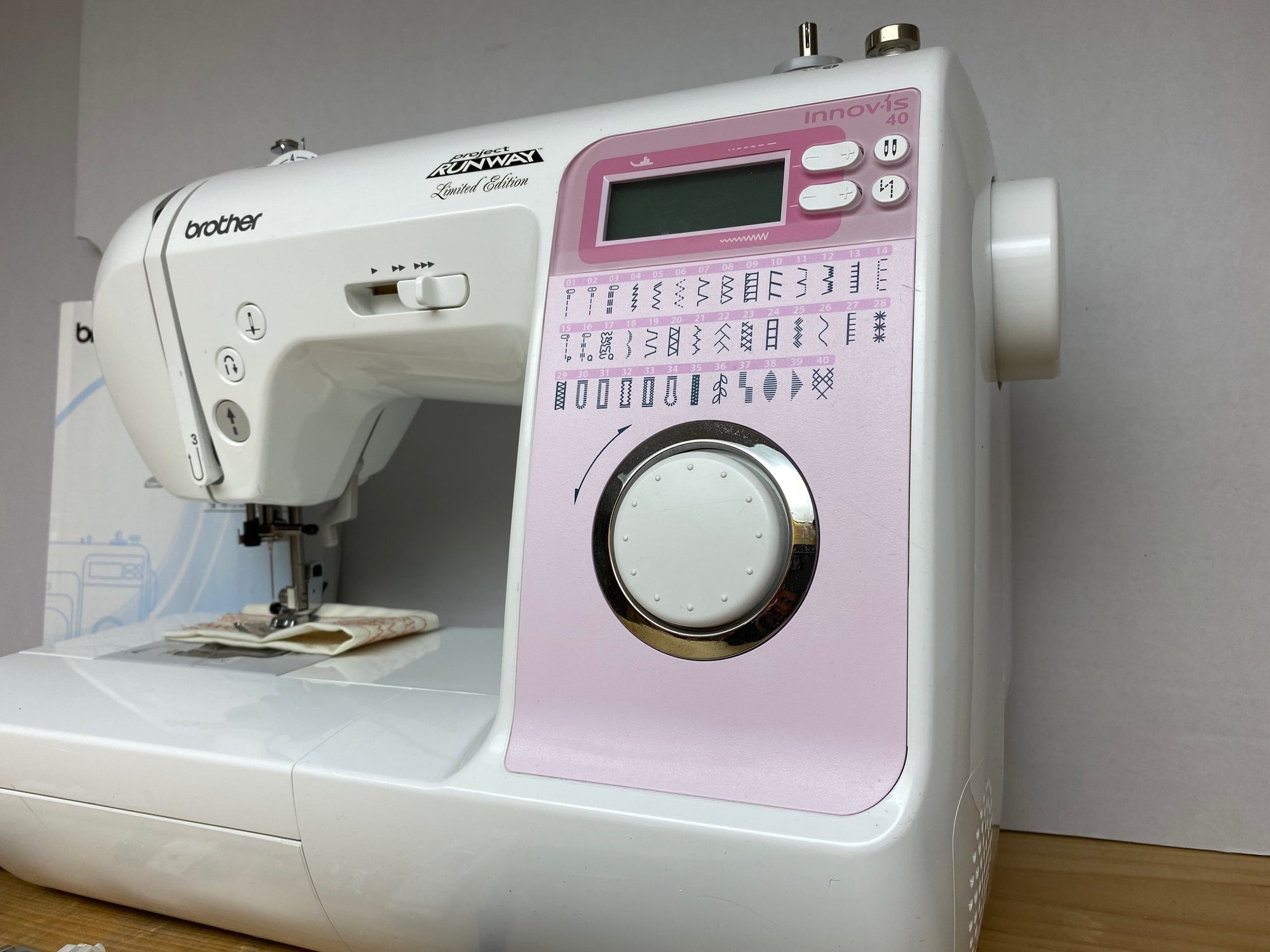 Used - Brother INNOV-IS 40 Project Runway sewing machine – Aurora