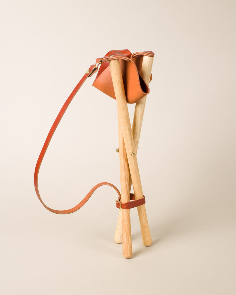 leather folding tripod camp stool – chestnut – woodfaulk